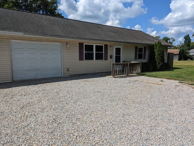 400 W Goodall St in Marion, IL - Building Photo - Building Photo