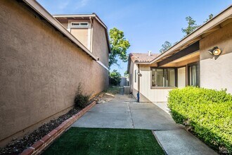 2728 Almondwood Way in Fairfield, CA - Building Photo - Building Photo