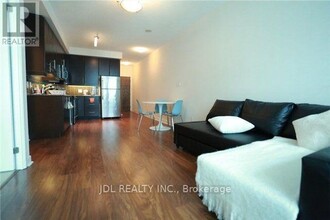 33-4033 Bay St. in Toronto, ON - Building Photo - Building Photo