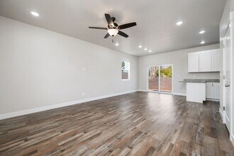 49 475 E in Enterprise, UT - Building Photo - Building Photo