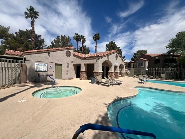 7730 Secret Shore Dr in Las Vegas, NV - Foto de edificio - Building Photo