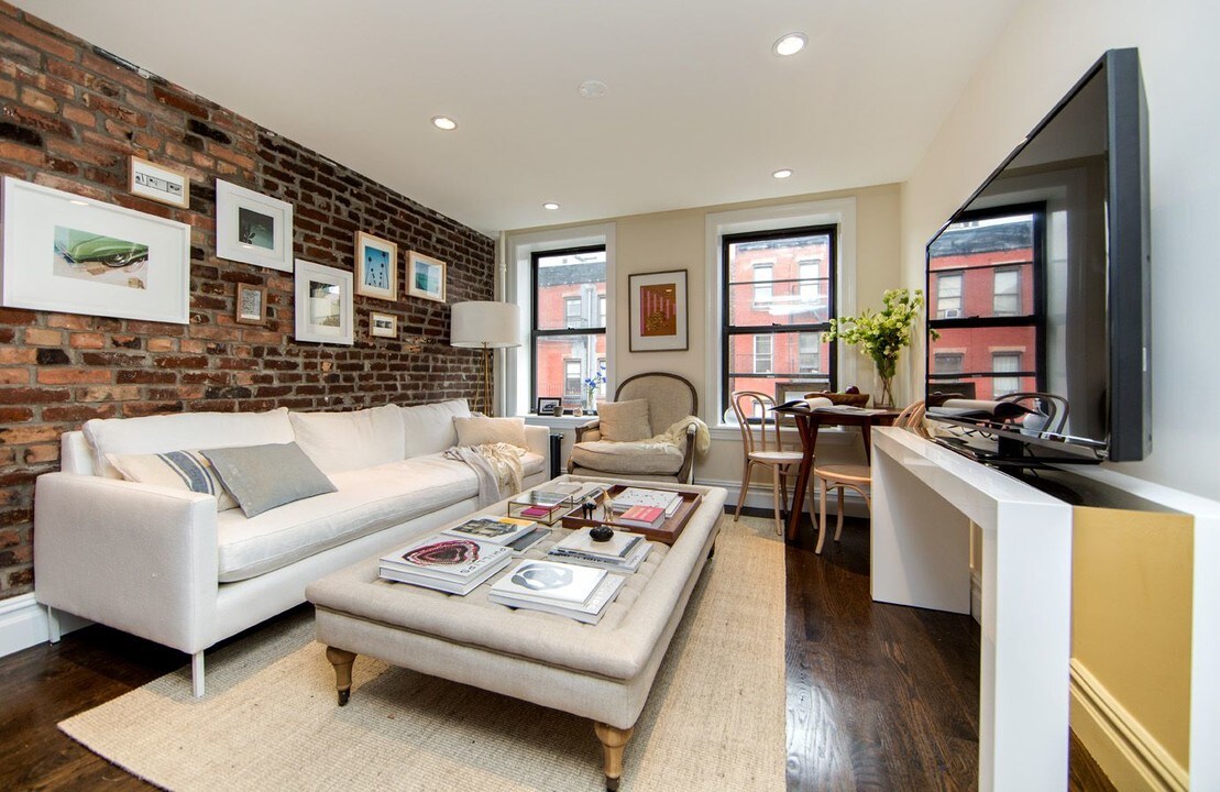 402 E 11th St in New York, NY - Building Photo