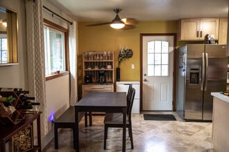 6647 N Astor St, Unit A in Portland, OR - Building Photo - Building Photo