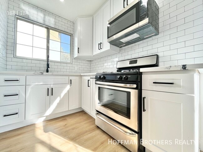 property at 1403 N Vista St