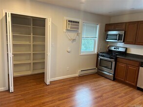 77 Andrew St in Manhasset, NY - Building Photo - Building Photo