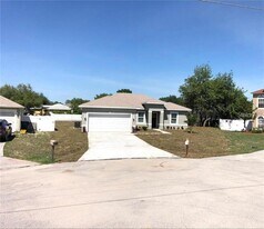 205 Flounder Pl in Poinciana, FL - Building Photo