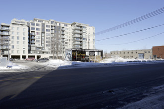 Chateau de Ville in Montréal, QC - Building Photo - Building Photo