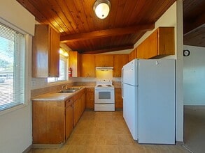 2510 SE Sherman St in Albany, OR - Foto de edificio - Building Photo