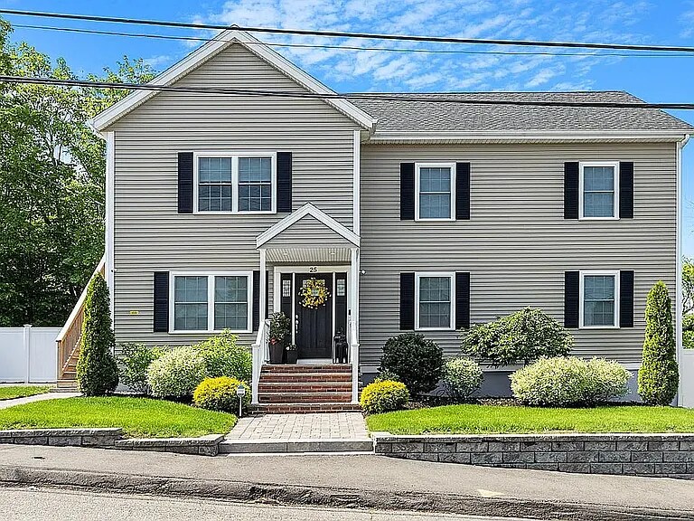 25 Hopkins St, Unit 2 in Revere, MA - Building Photo