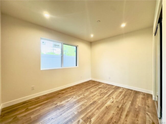 15950 Cohasset St in Los Angeles, CA - Building Photo - Building Photo