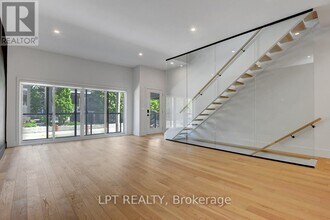 111 Greenfield Ave in Ottawa, ON - Building Photo - Building Photo