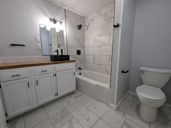 124 S 2nd St in Knoxville, IA - Building Photo - Building Photo