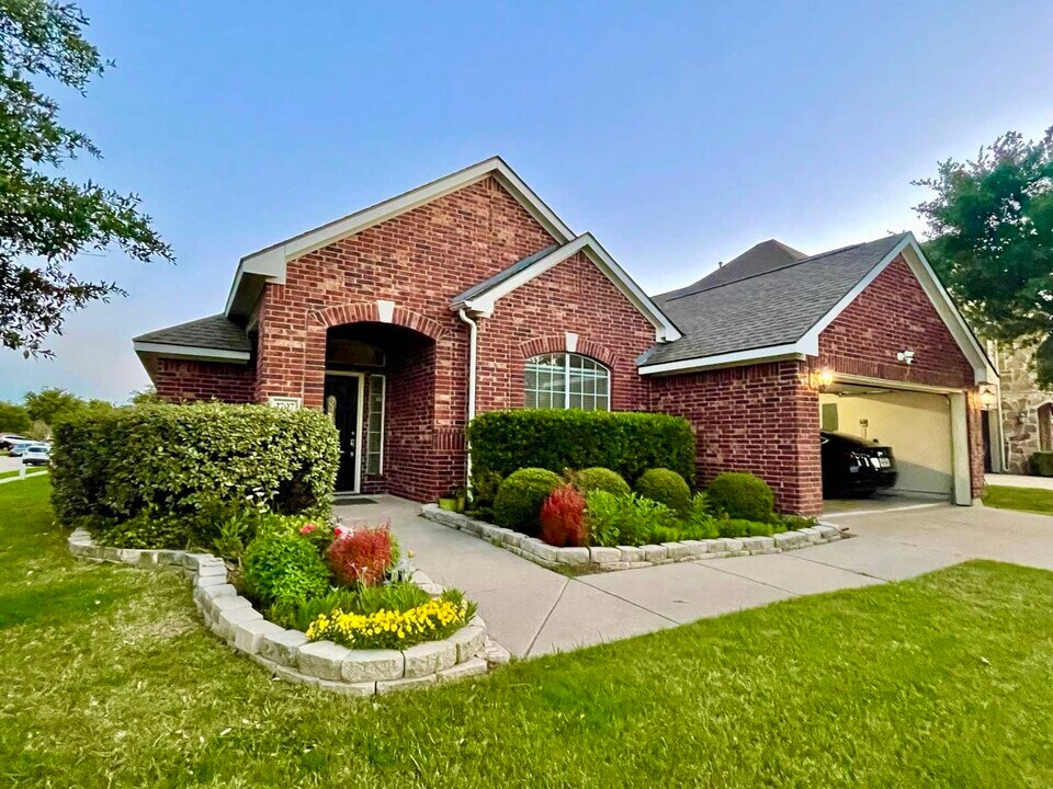 2707 Columbus in Grand Prairie, TX - Foto de edificio