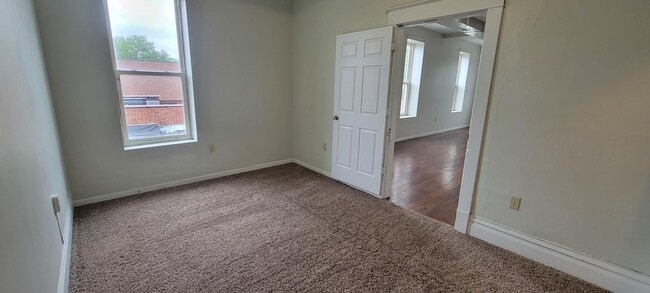 property at 7 E Main St