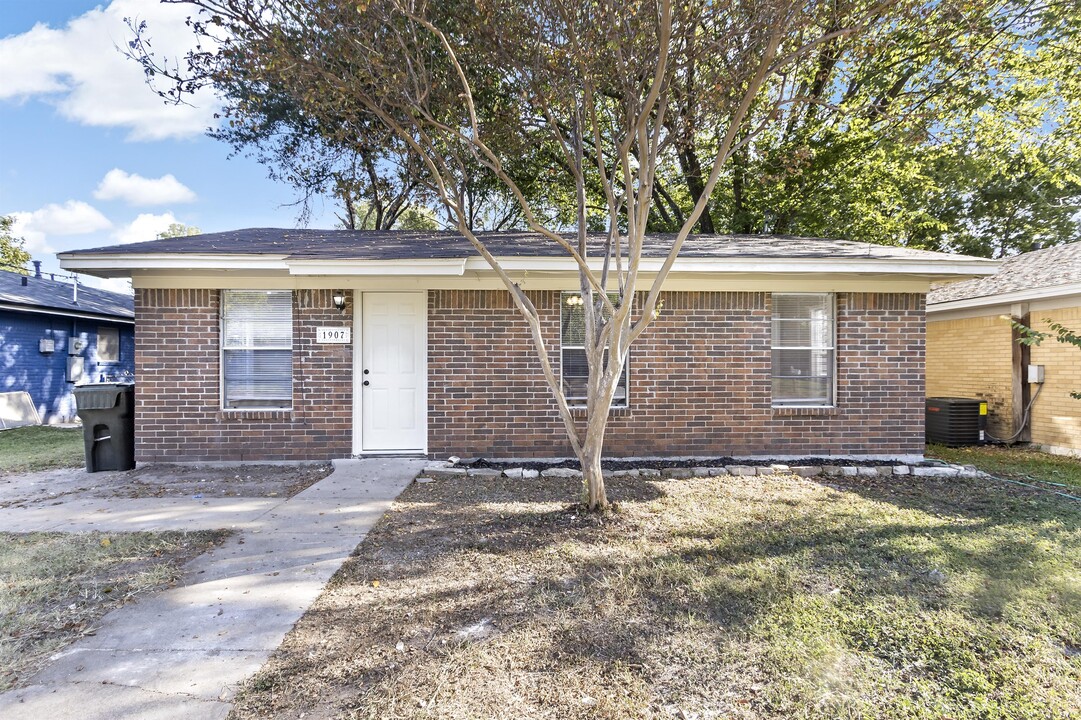 1907 Orman St in Bryan, TX - Building Photo