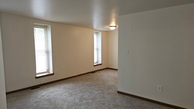 303 S Main St, Unit 303 2S in Crown Point, IN - Foto de edificio - Building Photo