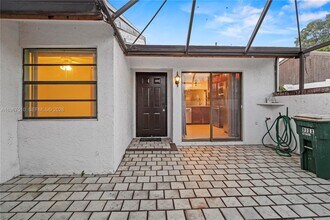 9311 Wedgewood Dr in Tamarac, FL - Building Photo - Building Photo