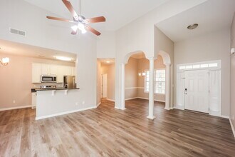 54 Cottage Ln in Newnan, GA - Foto de edificio - Building Photo