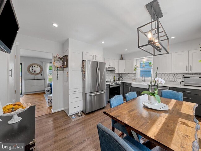 8725 W Fort Foote Terrace in Fort Washington, MD - Building Photo - Building Photo