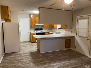 6005 Muldoon Rd in Pensacola, FL - Building Photo - Building Photo