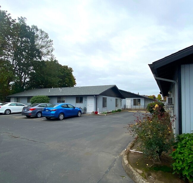 Anita Manor Apartments in Salem, OR - Foto de edificio - Building Photo