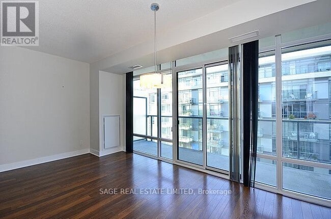 90 Stadium Rd in Toronto, ON - Building Photo - Building Photo