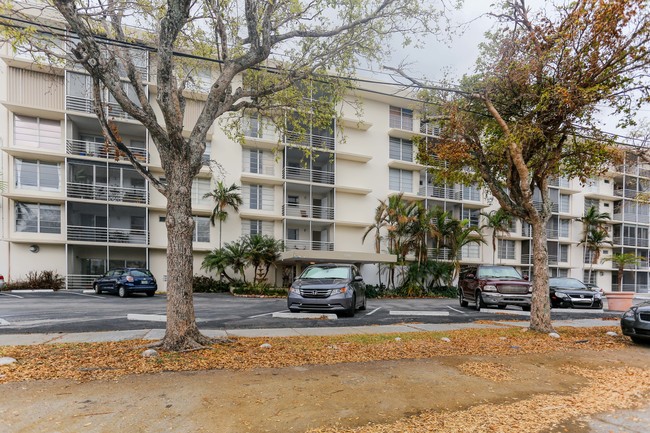 Bahia Vista Condominiums in Miami, FL - Foto de edificio - Building Photo