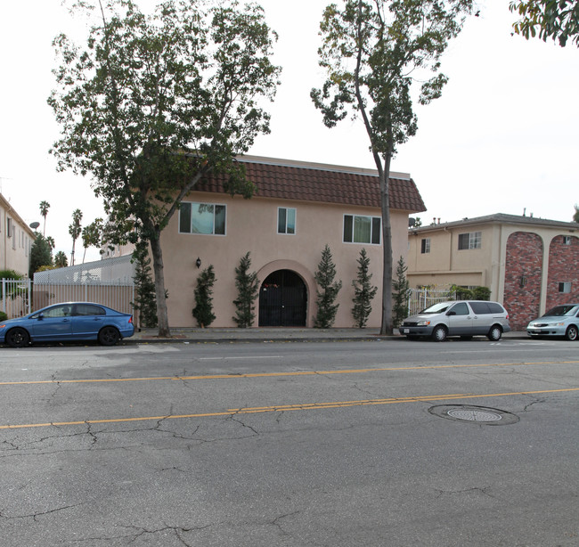 5322 Franklin Ave in Los Angeles, CA - Building Photo - Building Photo