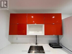 8 Walbon Rd in Toronto, ON - Building Photo - Building Photo