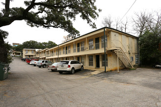 Lindsay Oaks Apartments in San Marcos, TX - Building Photo - Building Photo