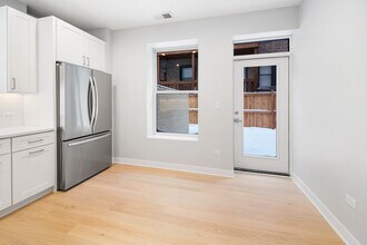 4637 N Ashland Ave, Unit 103 in Chicago, IL - Building Photo - Building Photo