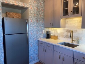 1106 Main St in Fishkill, NY - Foto de edificio - Building Photo