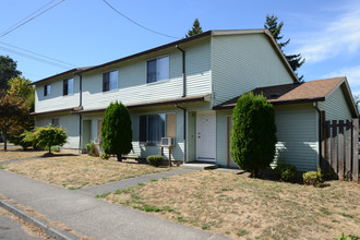 1177 SE Oak St in Hillsboro, OR - Building Photo - Building Photo