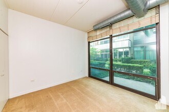 650 W Wayman St in Chicago, IL - Building Photo - Building Photo