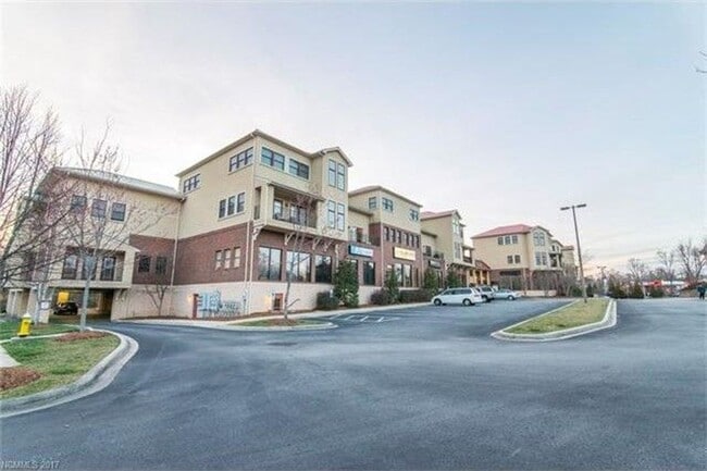 475 S Church St in Hendersonville, NC - Building Photo - Building Photo