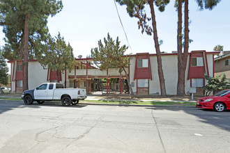 4486 E Sierra Madre Ave in Fresno, CA - Building Photo - Building Photo