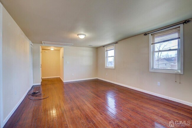 2102 Woodbridge Ave-Unit -3 in Edison, NJ - Building Photo - Building Photo