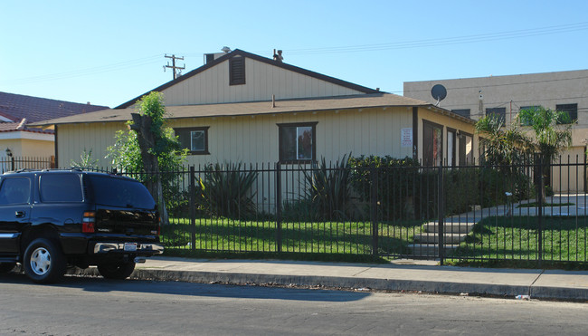 340-344 E Q 7 Ave in Palmdale, CA - Building Photo - Building Photo