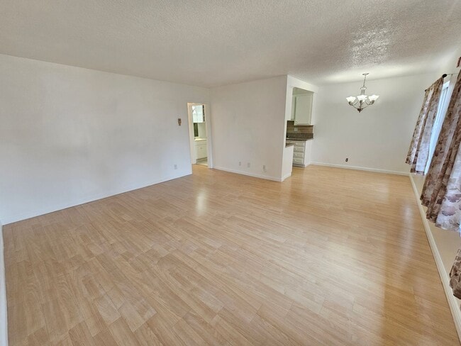 230 Linden Ave in Long Beach, CA - Building Photo - Building Photo