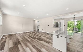 794 Robinhood Dr in Aurora, OH - Building Photo - Building Photo