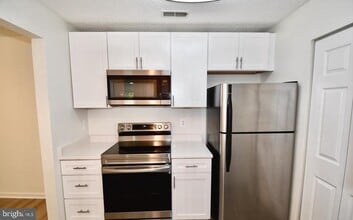 12901 Churchill Ridge Cir in Germantown, MD - Building Photo - Building Photo