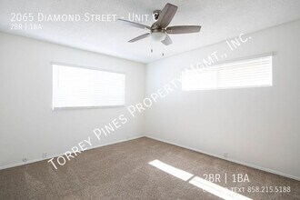 2065 Diamond St in San Diego, CA - Building Photo - Building Photo