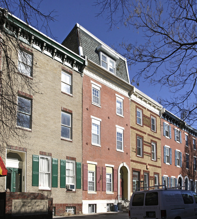 2043 Green St in Philadelphia, PA - Foto de edificio - Building Photo