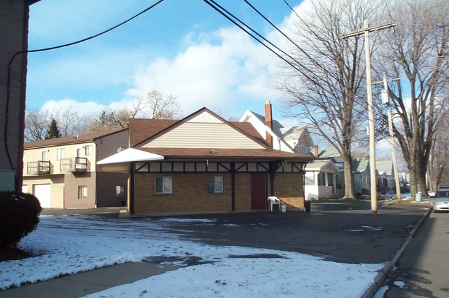 7328 Buffalo Ave in Niagara Falls, NY - Building Photo - Building Photo