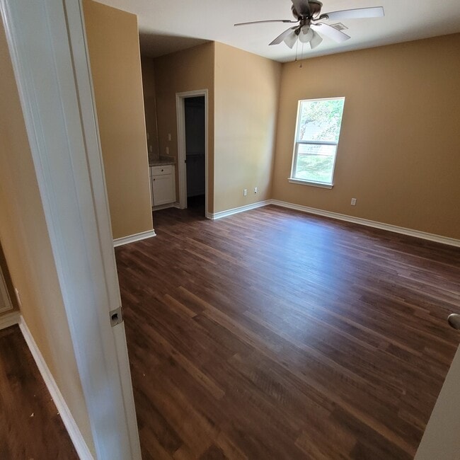 2107 24th St N in Texas City, TX - Foto de edificio - Building Photo