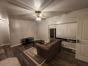 671 W Clark Rd, Unit 1 in Ypsilanti, MI - Foto de edificio - Building Photo