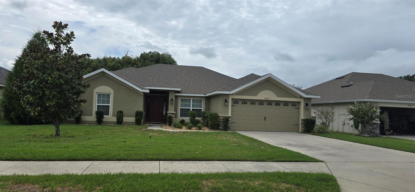 9800 Pepper Tree Trl in Wildwood, FL - Building Photo