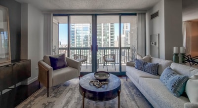 12 E Huron St in Chicago, IL - Building Photo - Building Photo