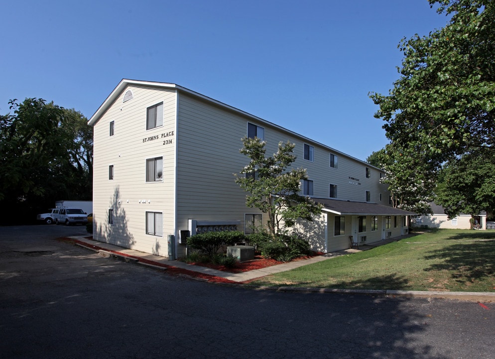 St. John's Place in Charlotte, NC - Building Photo