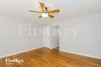 12035 Quality Ln in Maryland Heights, MO - Building Photo - Building Photo